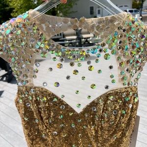New Tony Bowls Gala Dress size 8 sparkling golden dress